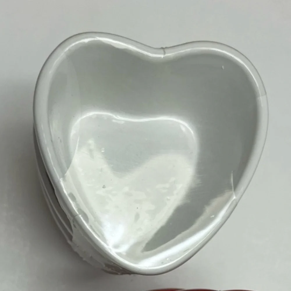 NWT ⚜️🤍⚜️ Target WHITE Bullseye Playground Heart Shaped Treat bowls set of 3